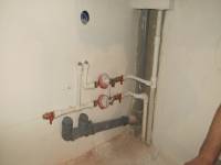 Монтаж труб на кухне с краном на стиральную машину